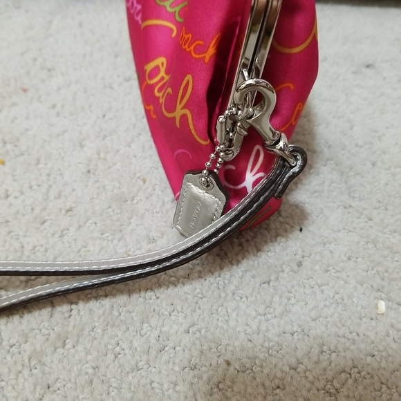 Coach pick Wristlet pouch - Picture 3 of 11